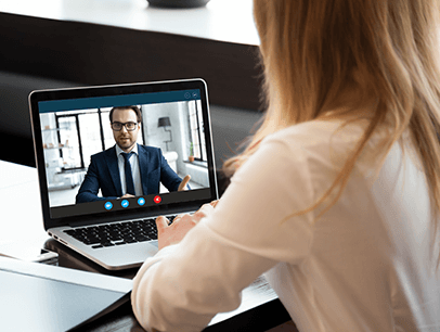 Woman talking to a man on a laptop
